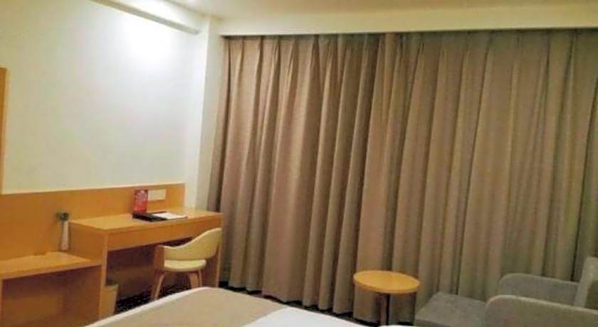 Vatica Hotel Xuzhou Suining Dognhuan Island East Bus Station