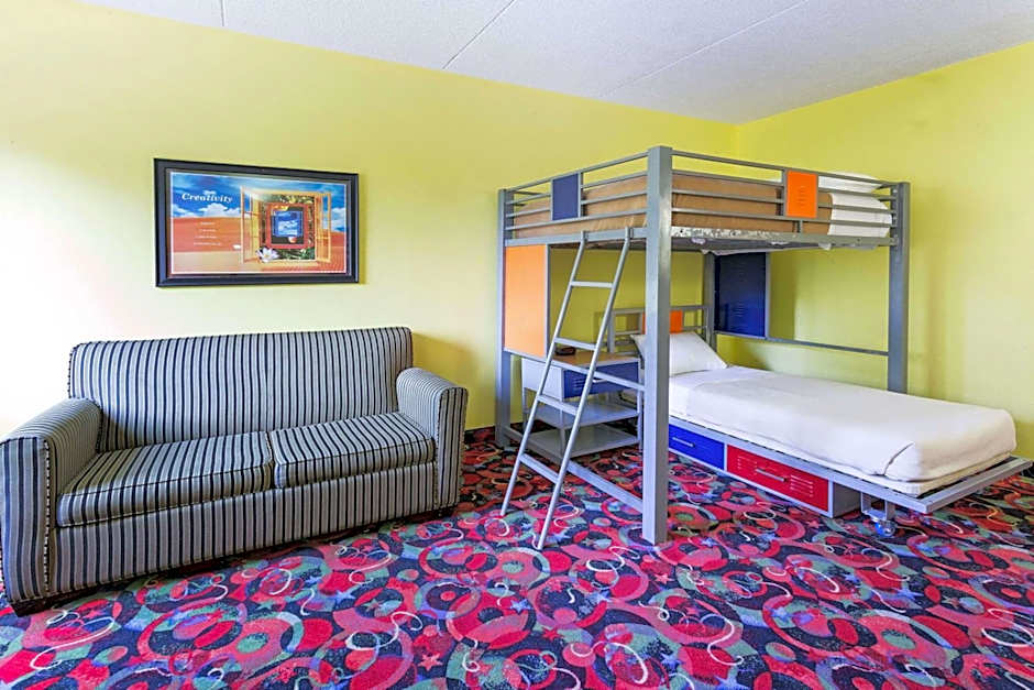 Ramada by Wyndham Bettendorf