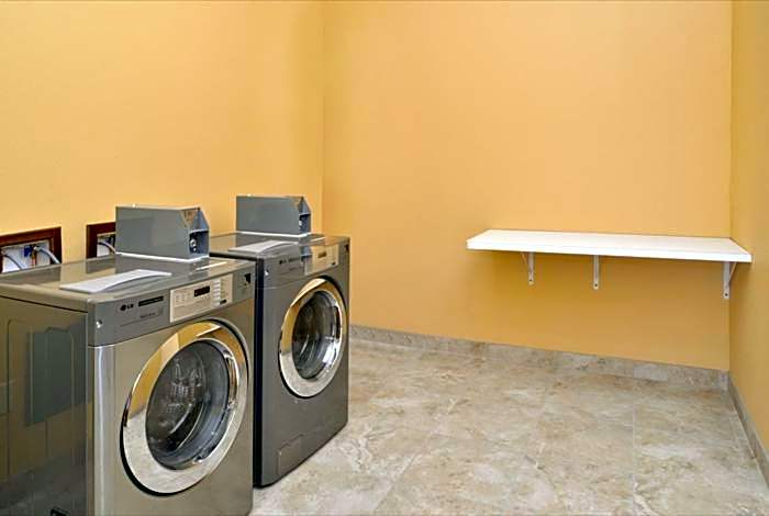 La Bonita Inn & Suites - Crane