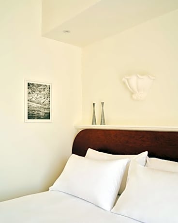 One-Bedroom Apartment with Terrace