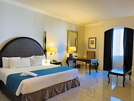 Classic Suite with King Bed - Non Smoking