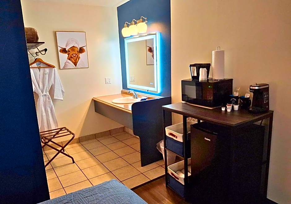Shady Acre Inn and Suites