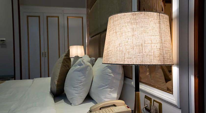 Platinum Alkhamseen Serviced Apartments