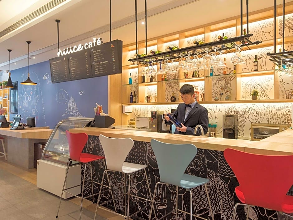 Ibis Xi'an Xingqing Palace Park Hotel