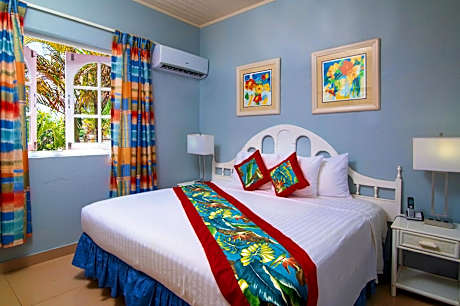 One-Bedroom Apartment with Garden View