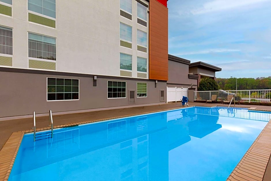 La Quinta Inn & Suites by Wyndham Knoxville Central Papermill