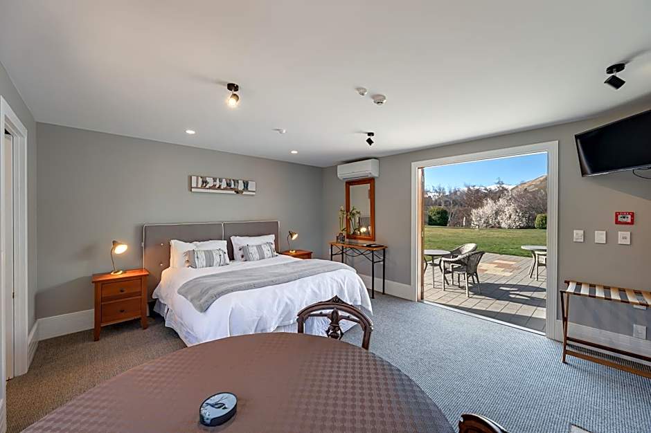 Manata Homestead & Lodge