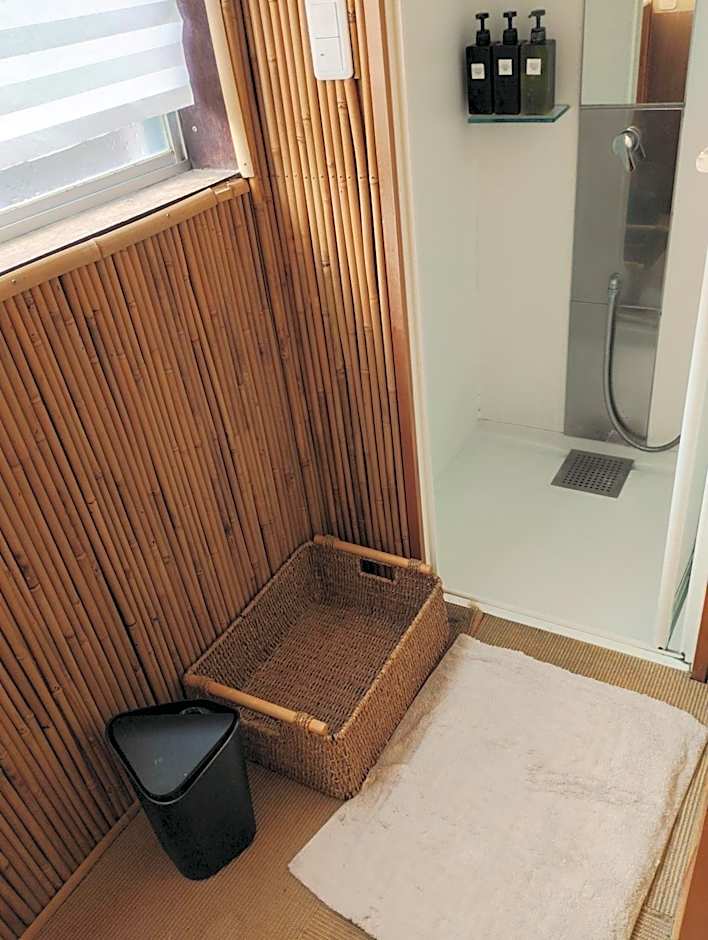 Hostel & Tatami Bar Uchikobare -内子晴れ-