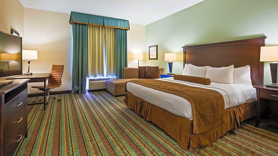 Best Western Plus Chain Of Lakes Inn & Suites