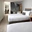 Hotel Saint Clair - Magnificent Mile