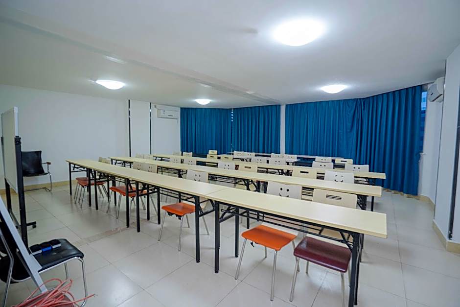 7 Days Inn Yunfu Luoding Central