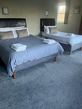 Triple Room with Bath