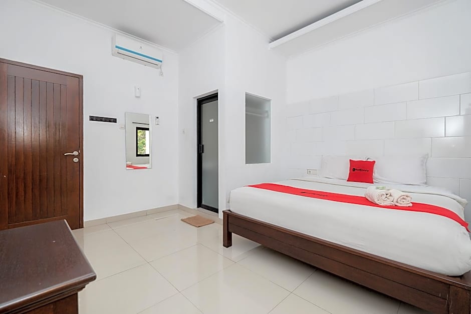 RedDoorz near Jawa Timur Park 3
