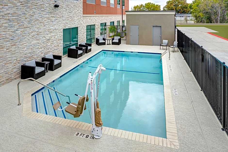 Holiday Inn Express & Suites Austin Airport East By IHG
