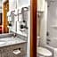 Econo Lodge Inn & Suites