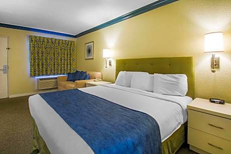 King Room with Sofa Bed - Non-Smoking