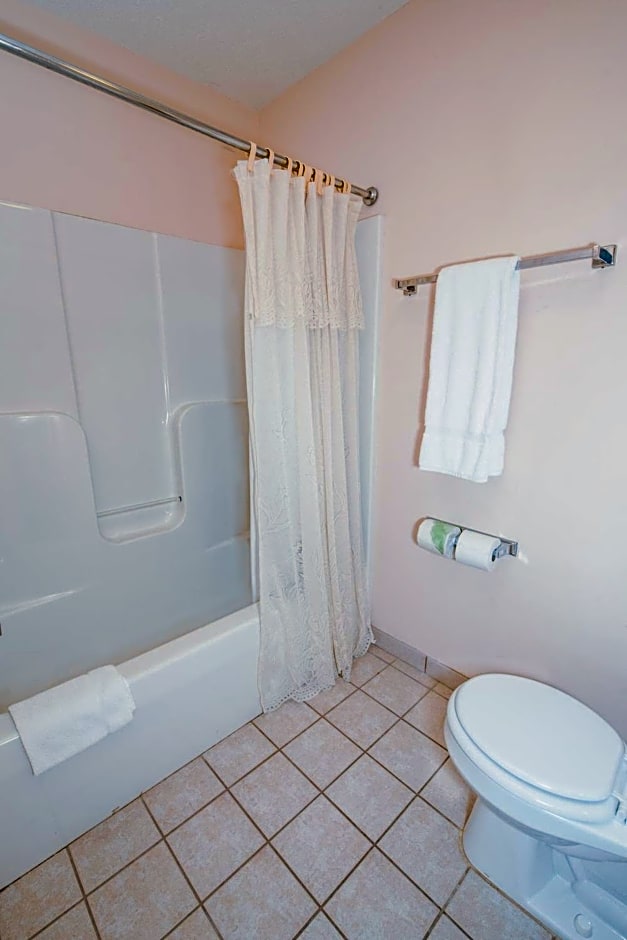 OurGuest Inn & Suites Downtown Port Clinton