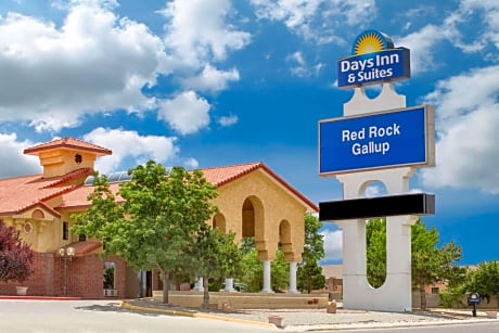 Days Inn & Suites by Wyndham Red Rock-Gallup