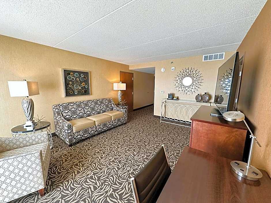 DoubleTree By Hilton Bay City Riverfront