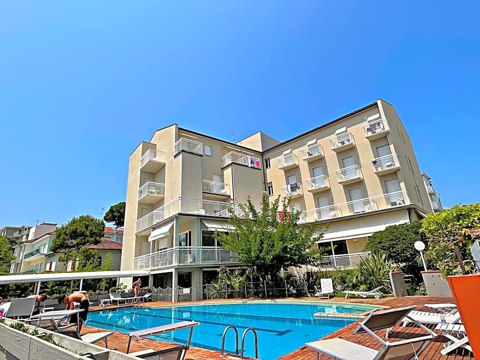 HOTEL TRIONFAL - Fronte Mare - Vicinissimi al Centro