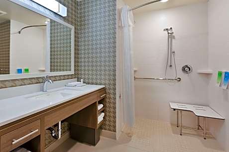 1Kng Mobilty/Hearing Access Ri Shwr Studio Ns