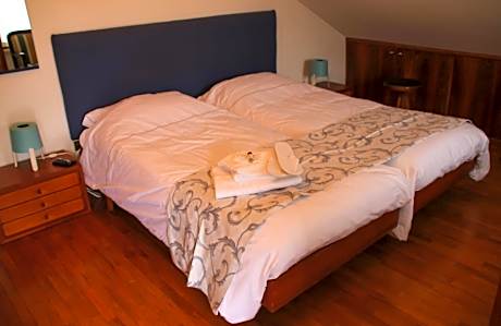 Quadruple Room with Private Bathroom