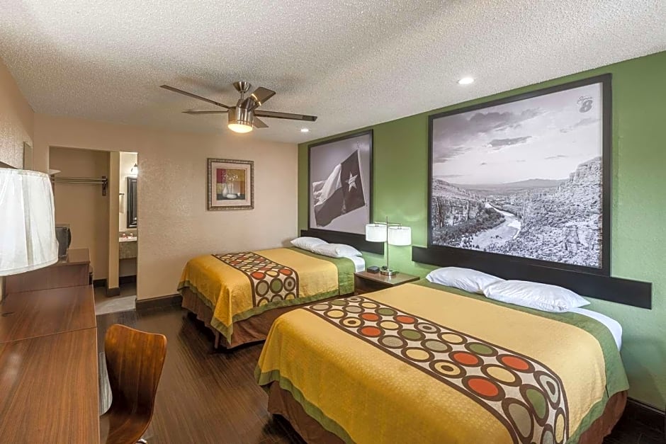 Super 8 by Wyndham Austin University/Downtown Area