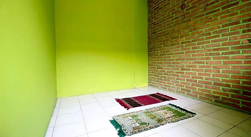 RedDoorz @ Jalan Parangtritis