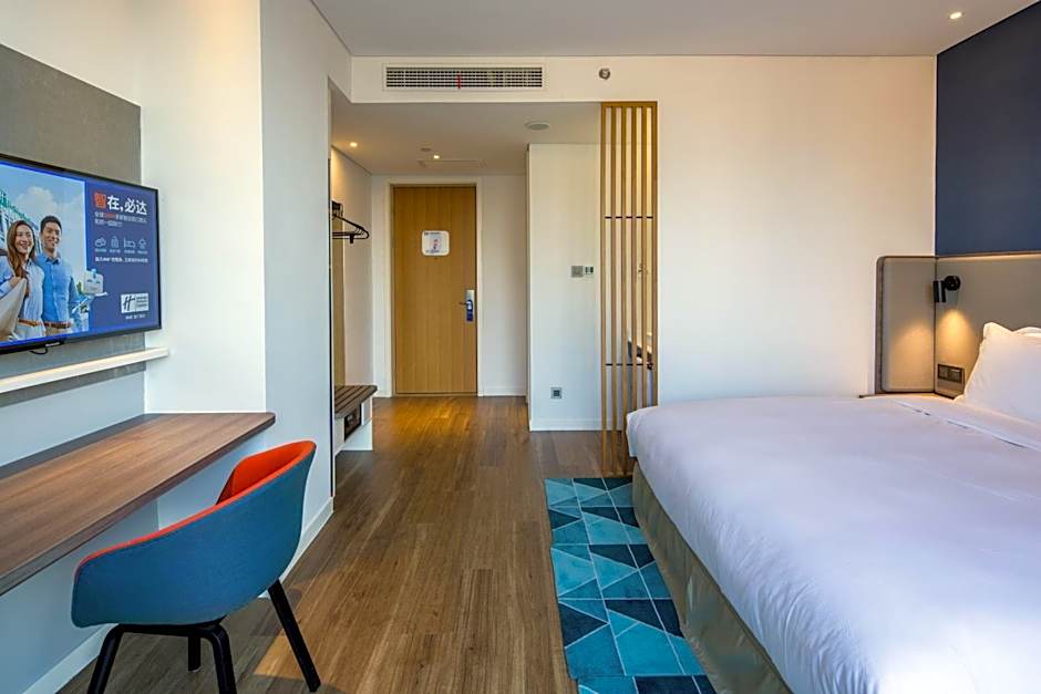 Holiday Inn Express Haining City Center, an IHG Hotel