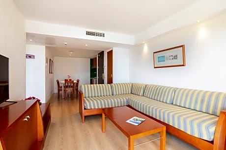 ONE BEDROOM APARTMENT SIDE SEA/POOL VIEW 2 ADULTS + 2 CHILDREN
