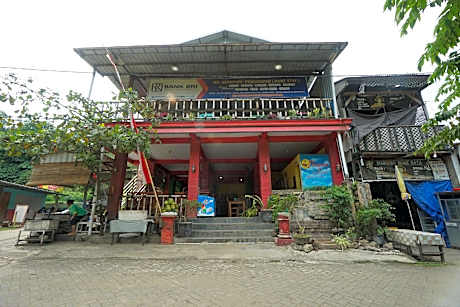 SPOT ON 93620 Anisa Homestay Syariah Near Pantai Gemah Tulungaggung