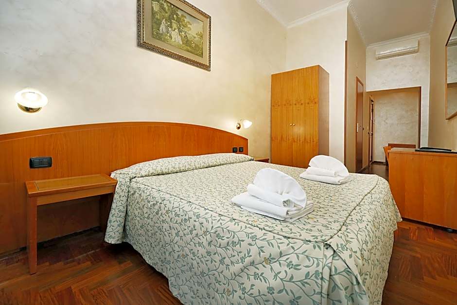 Foto 1 di 12 di Standard 1 Double Bed or 2 Beds