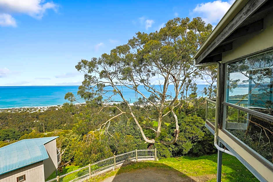 Chris's Beacon Point Restaurant & Villas