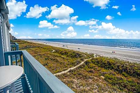 2BR, 2Bath condo Oceanfront Getaway with pool