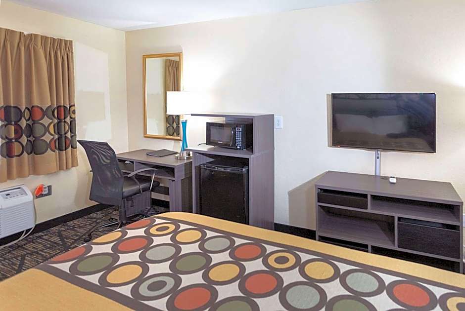 Super 8 by Wyndham Big Rapids