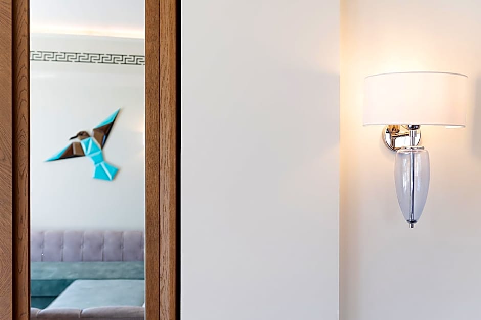 Alexandra Elegance Bridging Generations