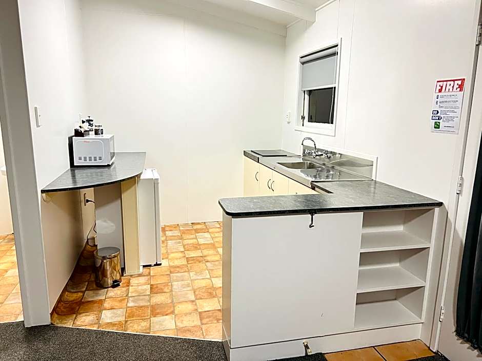 18th Avenue Thermal Motel