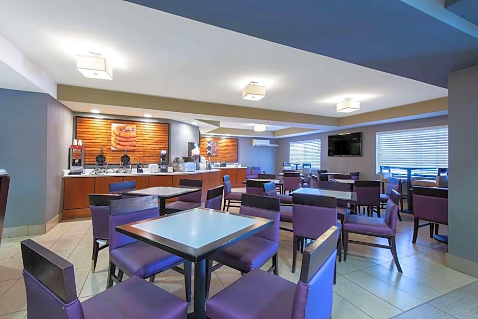 La Quinta Inn & Suites by Wyndham Erie