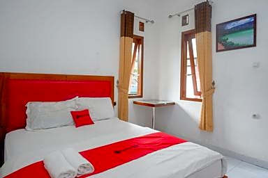 RedDoorz near Alun Alun Wonosobo 2