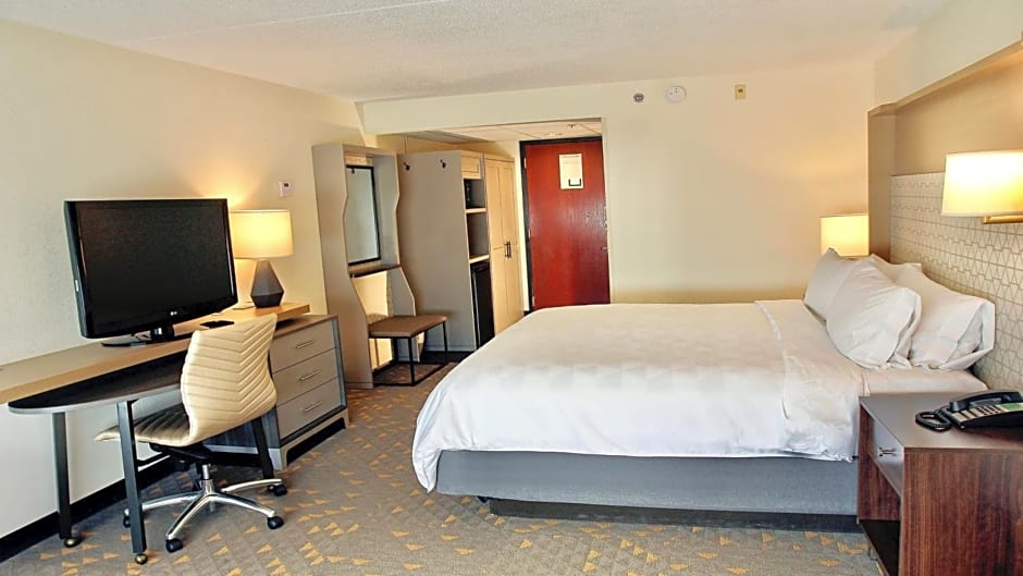 Holiday Inn Hotel & Suites Overland Park-Convention Center, an IHG Hotel