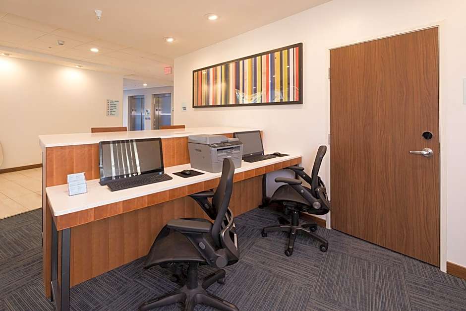 Holiday Inn Express and Suites Kalamazoo West By IHG