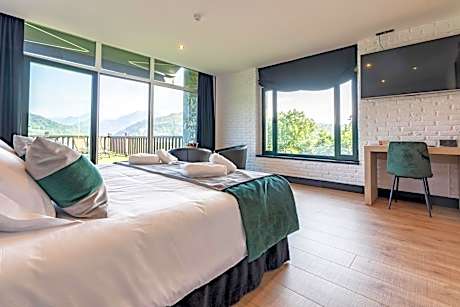 Deluxe Suite with Parking