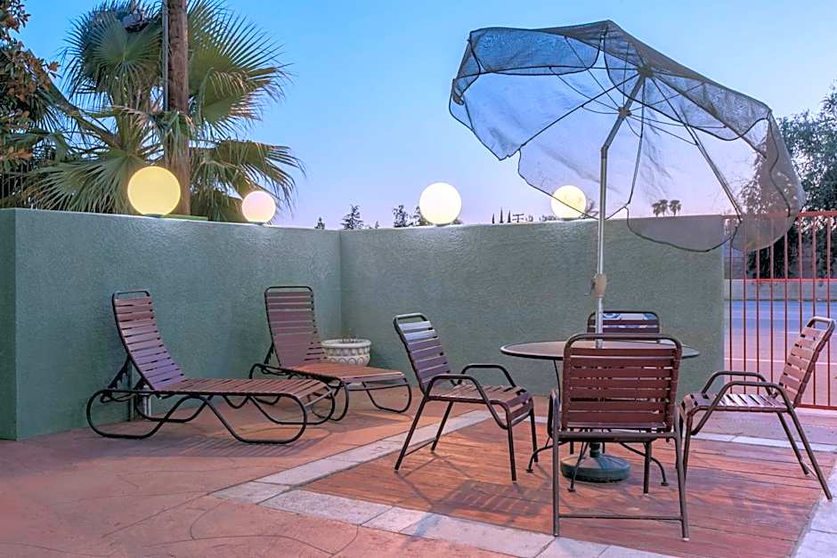 Americas Best Value Inn and Suites Bakersfield Central