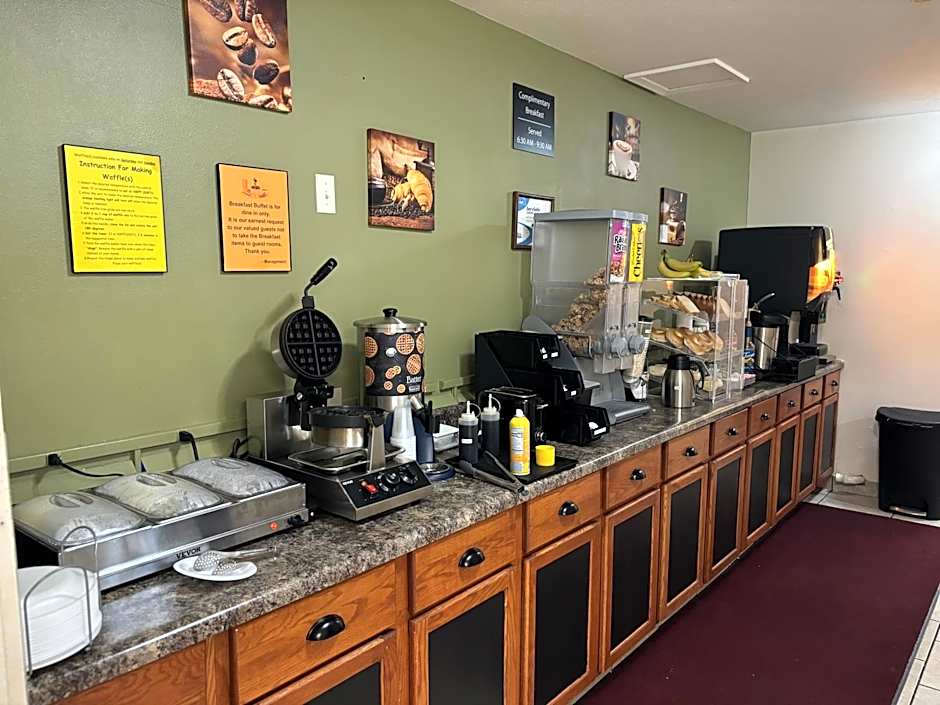 AmeriVu Inn and Suites Shawano WI