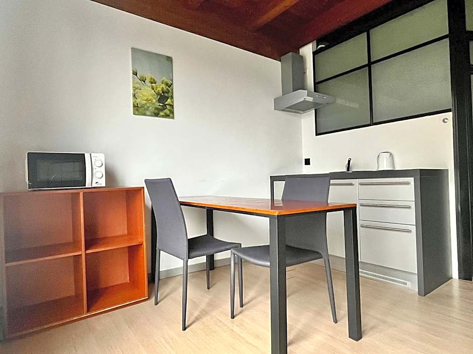 GuestHouse University by LR - self check in