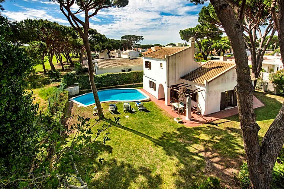 Perfect Retreat Overlooking Pinhal Golf Course, Private pool, Off-street parking
