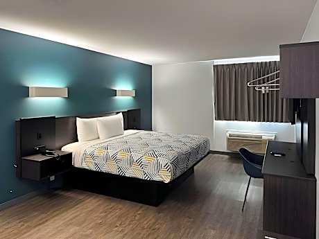 1 King Bed | Non-Smoking, Micfridge
