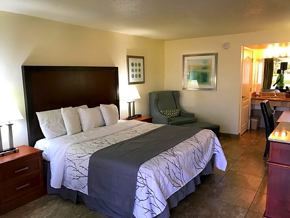 At Home Inn - Fort Pierce