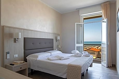 Double or Twin Room with Balcony - Water Front