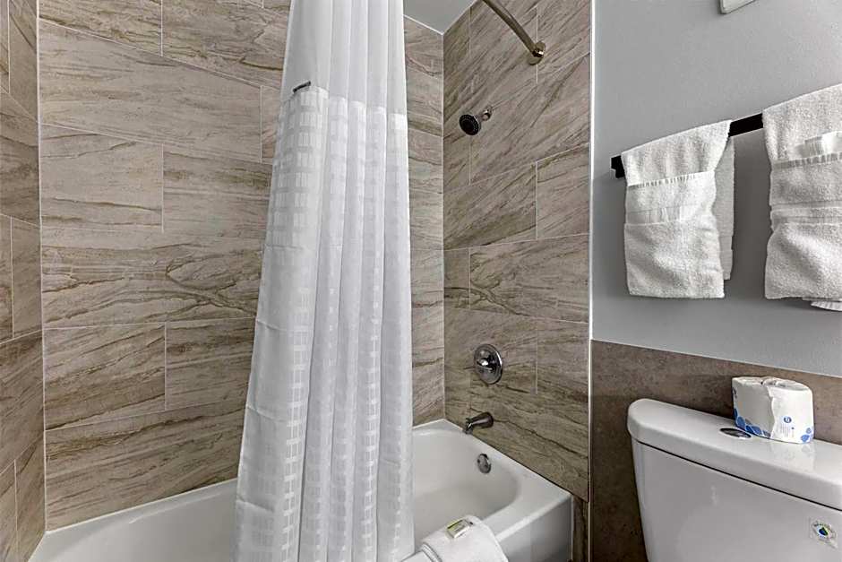 Days Inn & Suites by Wyndham Texas City